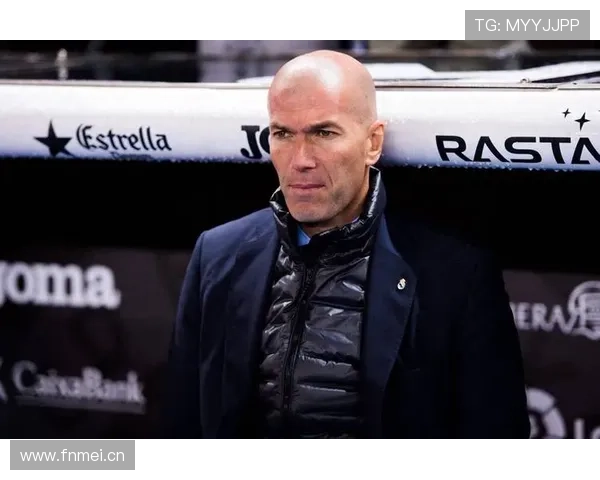 齐达内职业轨迹:从球员到教练的辉煌历程 齐达内职业轨迹:从球员到教练的辉煌历程