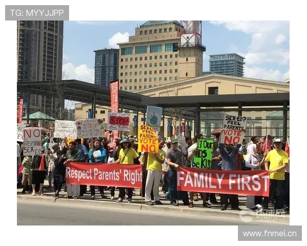 瓦伦西亚球迷抗议持续,俱乐部形象受损且门票销售面临影响 瓦伦西亚球迷抗议持续,俱乐部形象受损且门票销售面临影响