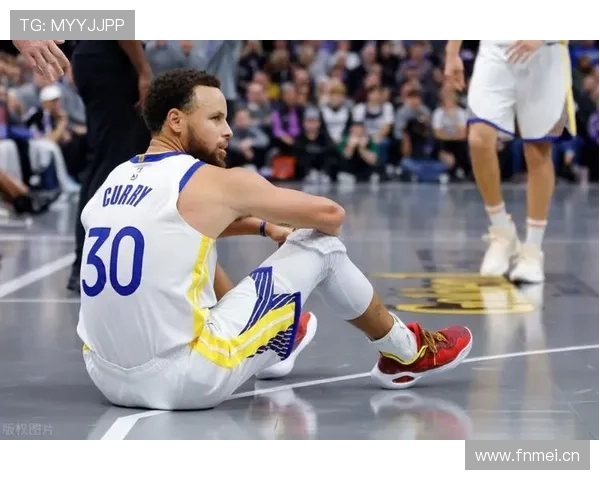 威金斯为库里无球跑动拉开空间 提升投篮效率